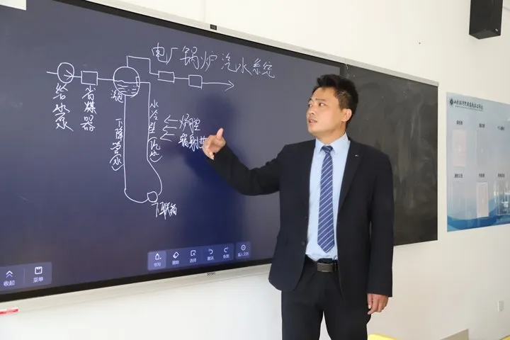 育人有恒 润物无声——侯志强老师